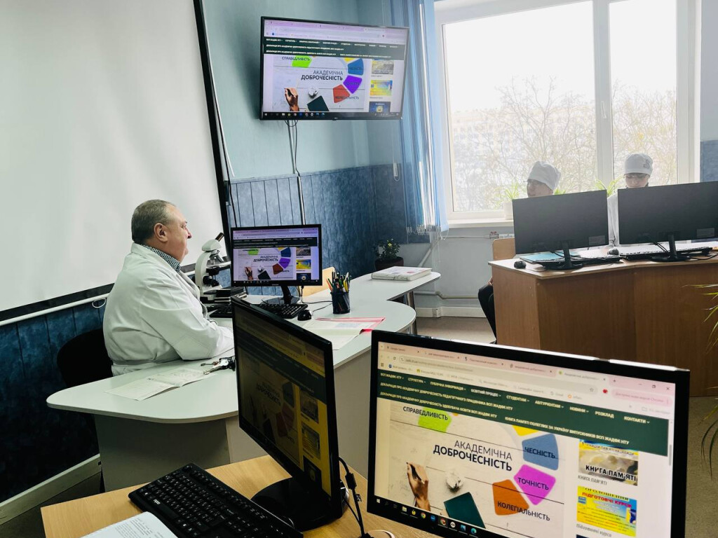 Викладачі кафедри провели змістовну бесіду зі здобувачами освіти ОПП «Медицина» та ОПП «Педіатрія», присвячену питанням академічної доброчесності.