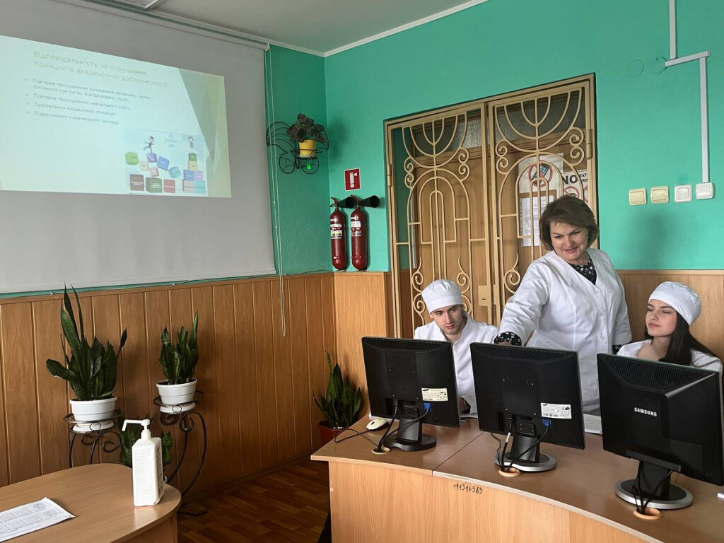 Викладачі кафедри провели змістовну бесіду зі здобувачами освіти ОПП «Медицина» та ОПП «Педіатрія», присвячену питанням академічної доброчесності.