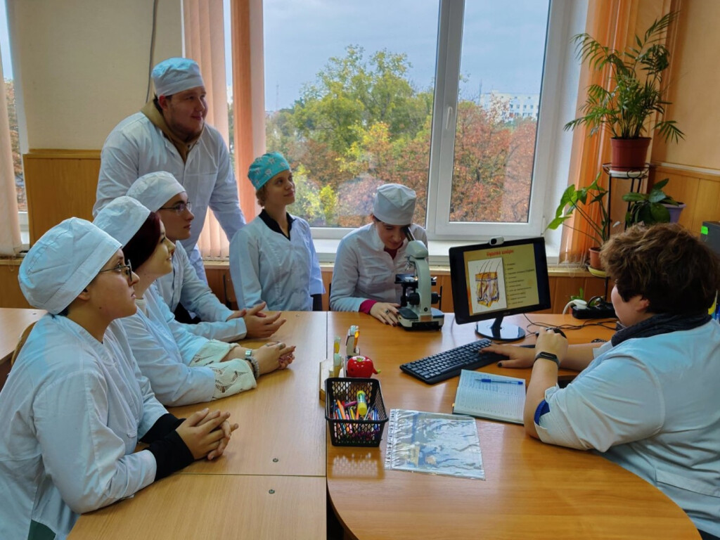 Триває наукова робота студентів-гуртківців на кафедрі гістології, цитології та ембріології