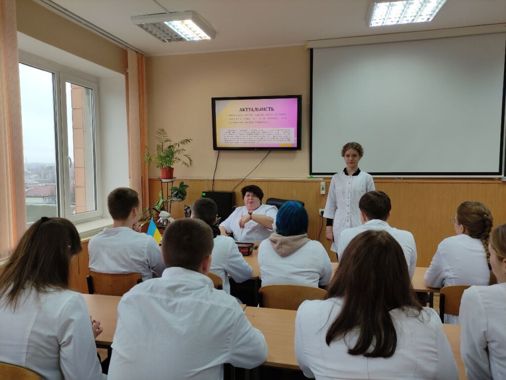 НАУКОВА РОБОТА ГУРТКІВЦІВ ТРИВАЄ