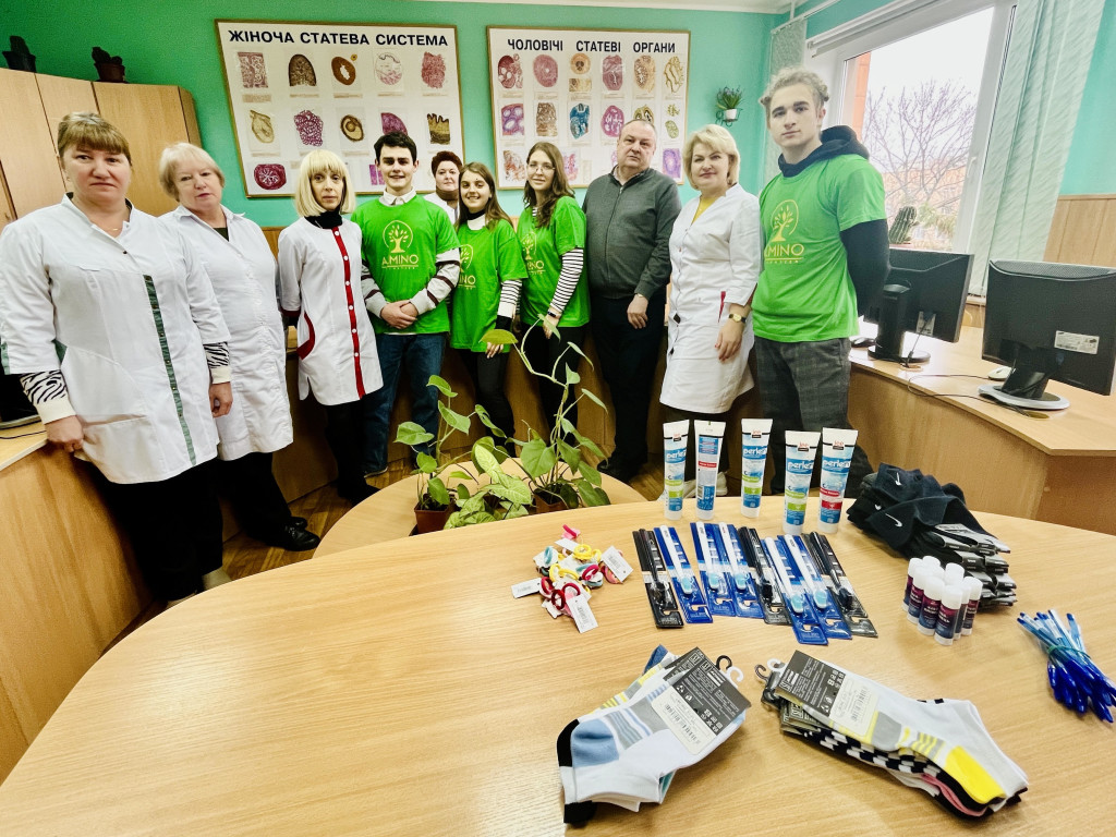 Колектив кафедри гістології, цитології та ембріології з представниками волонтерського загону «Альміно» приєднався до допомоги дітям