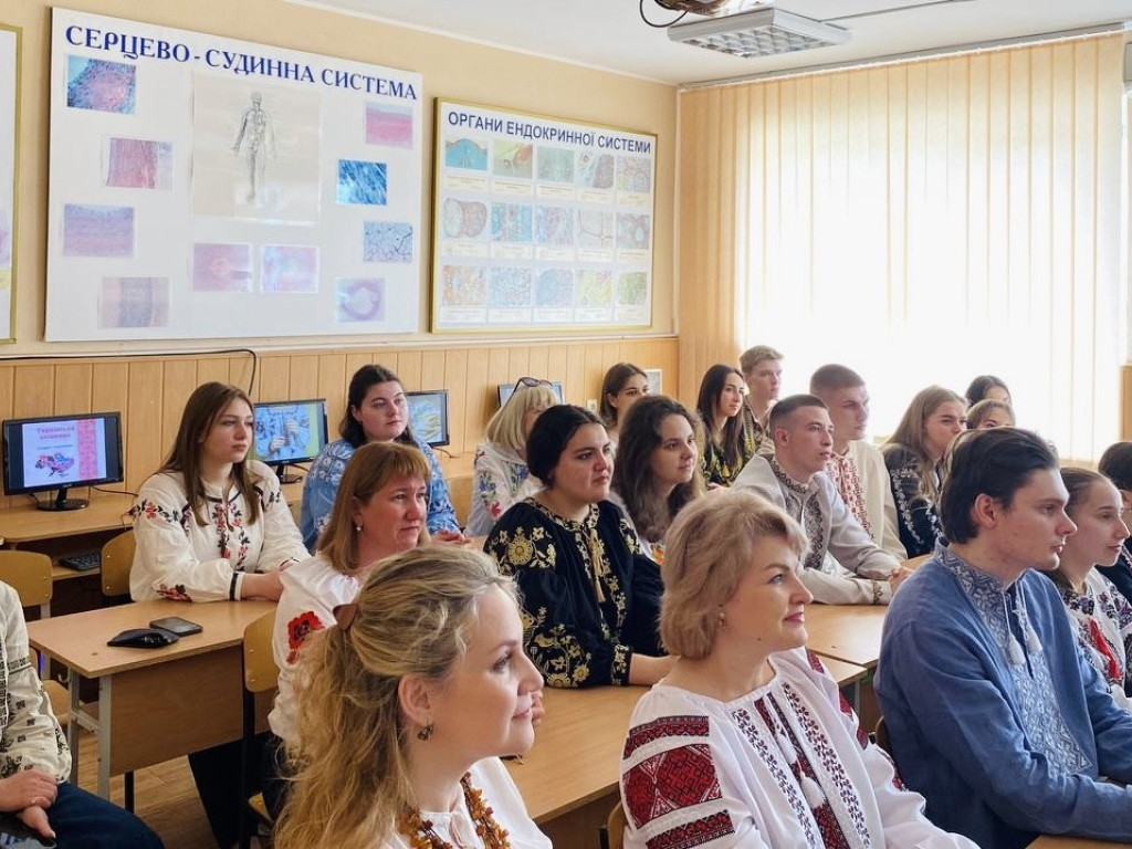 Кафедра гістології, цитології та ембріології провела виховний захід до дня вишиванки