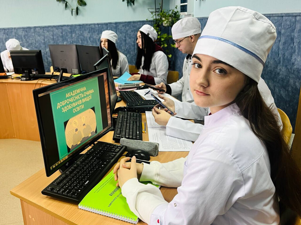 Викладачі кафедри провели змістовну бесіду зі здобувачами освіти ОПП «Медицина» та ОПП «Педіатрія», присвячену питанням академічної доброчесності.