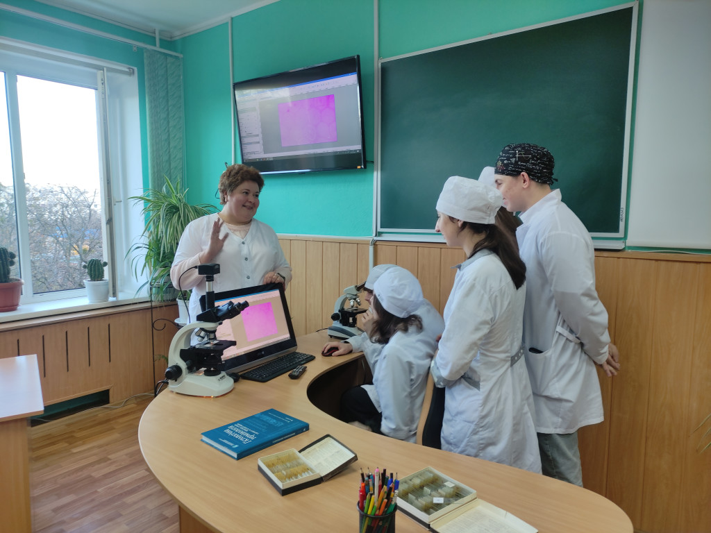 Нова генерація молодих науковців приєднується до студентської наукової групи / A new generation of young scientists joins the student research group.