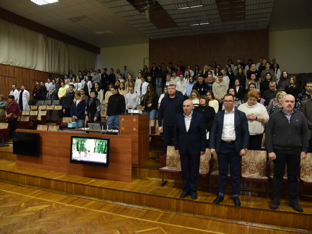 Не іспитами єдиними! Наприкінці року був проведений навчально-виховний захід «Брейн- ринг «Макро-мікро»