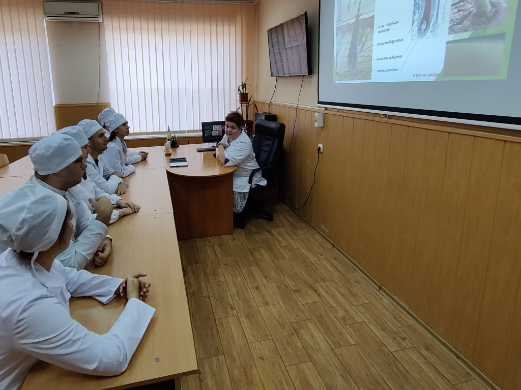 Нова генерація молодих науковців приєднується до студентської наукової групи / A new generation of young scientists joins the student research group.