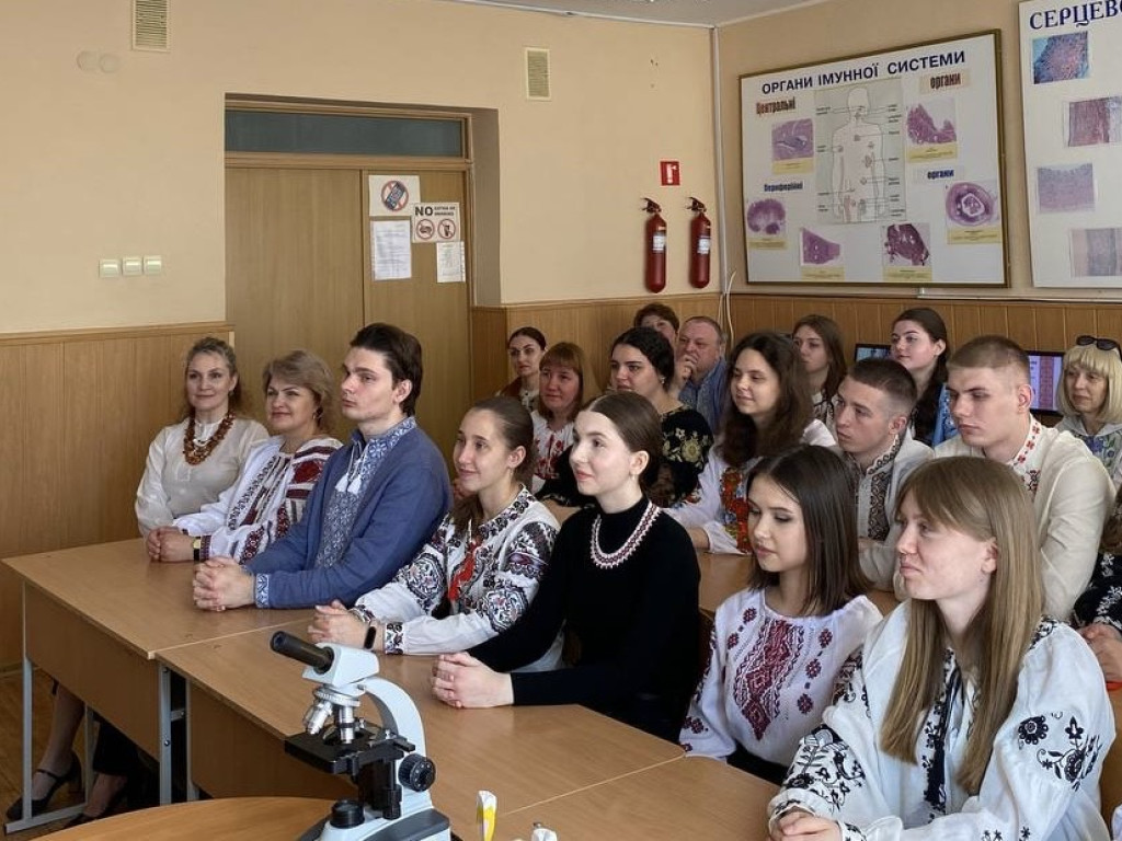Кафедра гістології, цитології та ембріології провела виховний захід до дня вишиванки